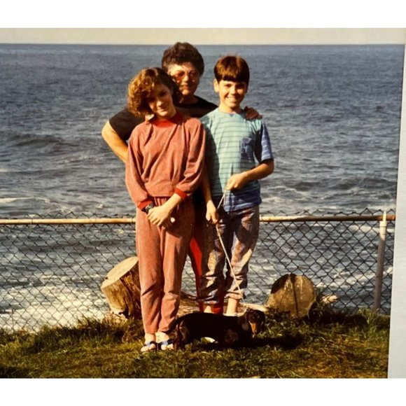 Dachsund Dog with Family on Oregon Coast Found Photo Snapshot 1994 Brindle - Picture 2 of 5